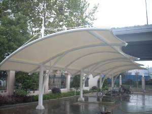 遮陽雨（yǔ）篷打造別樣露台（tái）